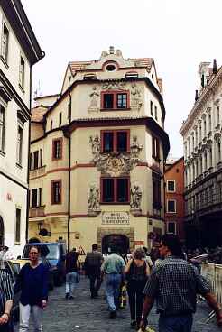 D�m U zlat� studn�