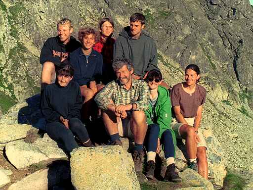 Jacek (obywatel PC) w otoczeniu kobiet i m�odzie�y