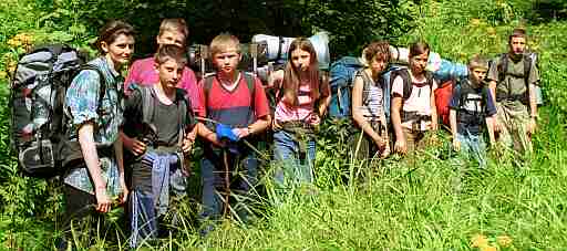 M�odsi po noclegu pod go�ym niebem